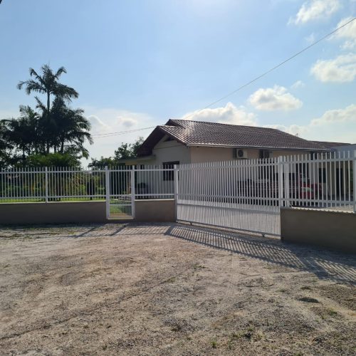Fachada-portao-cercas-aluminio-gradeado.jpeg